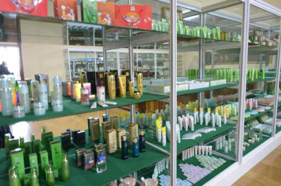 金正恩视察平壤化妆品厂，鼓励国产品牌依托生物复合剂走向世界